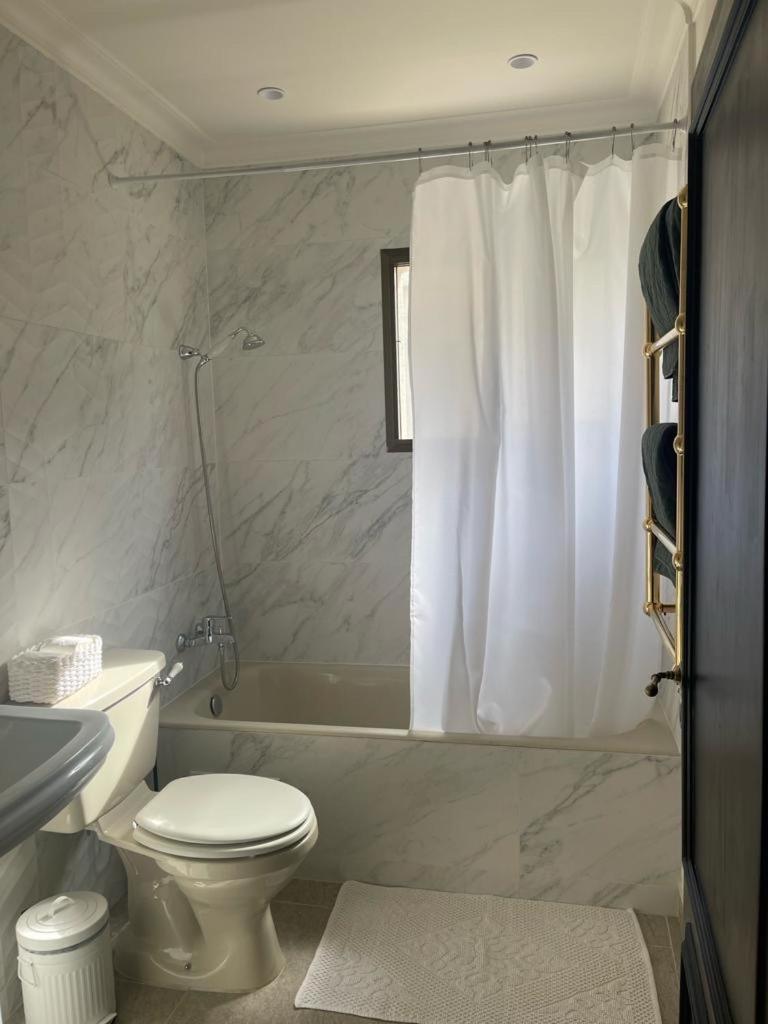 T&L Apartments Germasogia 레메소스 외부 사진